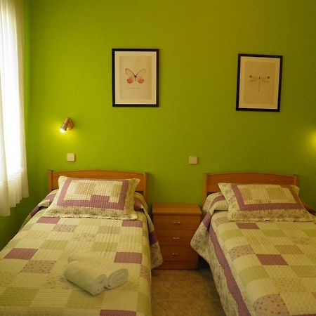 Hostal Angelines Madrid Habitación foto
