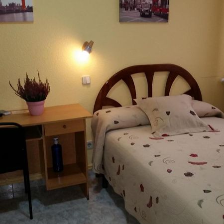 Hostal Angelines Madrid Exterior foto