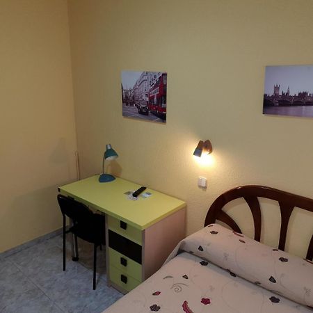 Hostal Angelines Madrid Exterior foto
