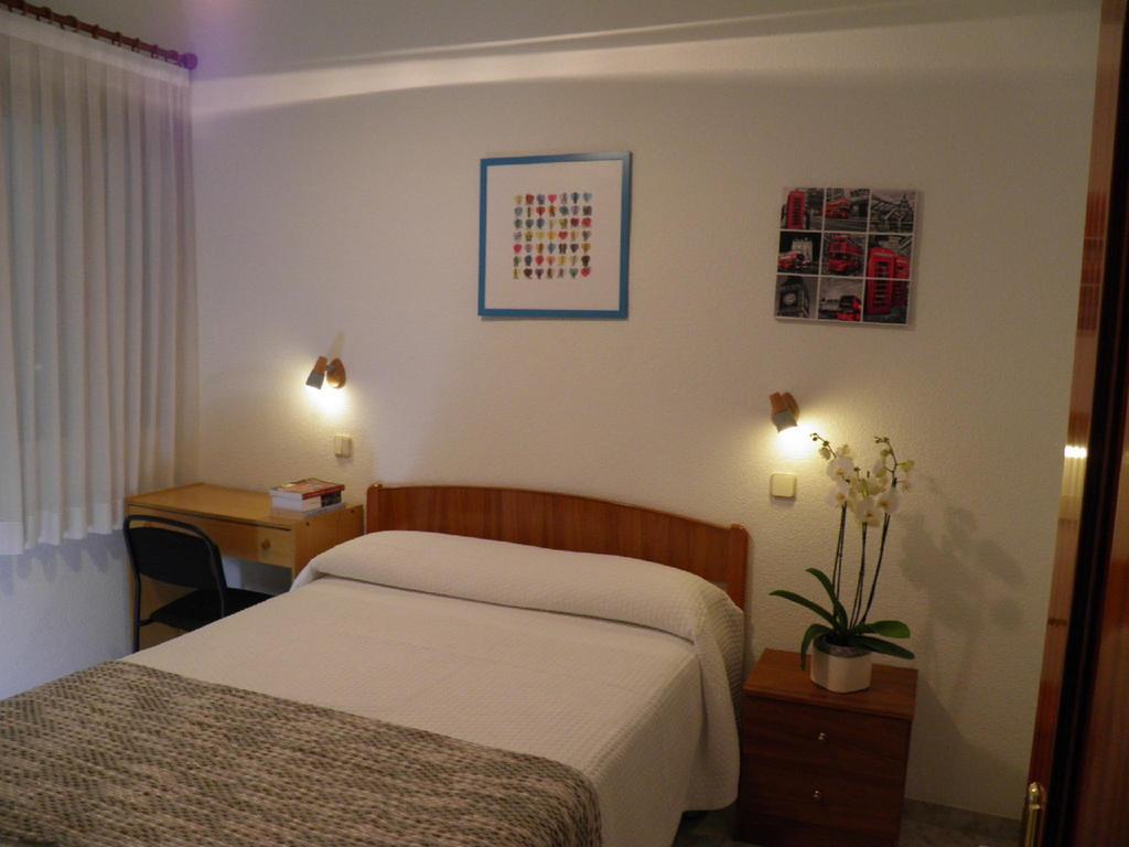 Hostal Angelines Madrid Habitación foto