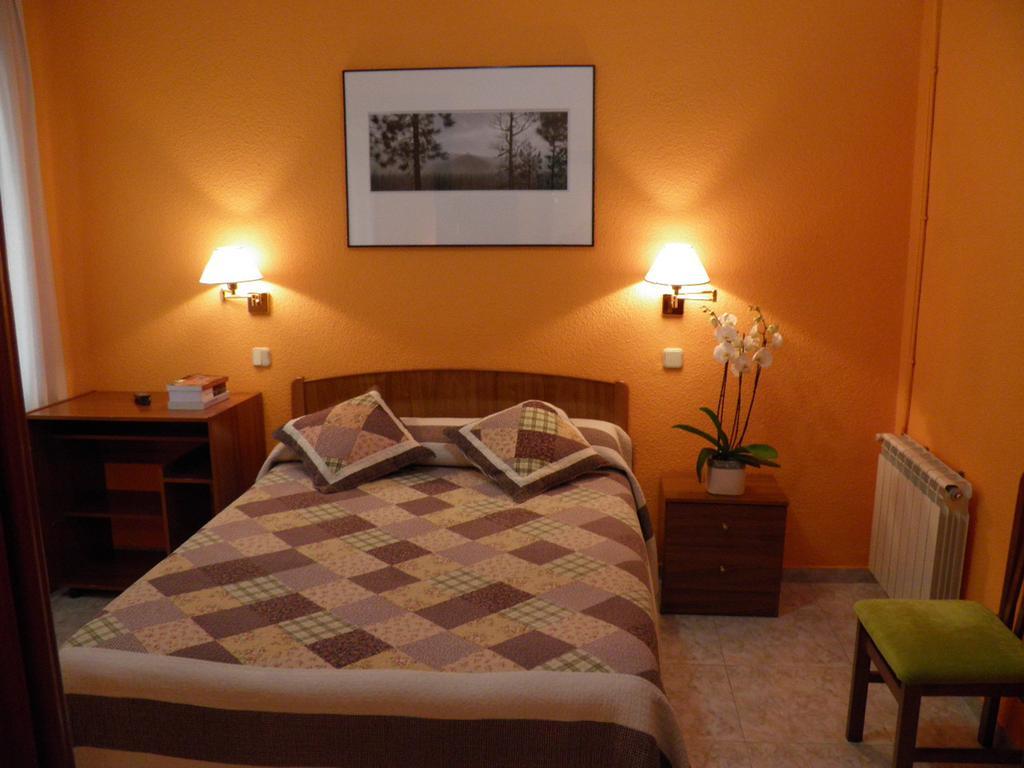 Hostal Angelines Madrid Habitación foto