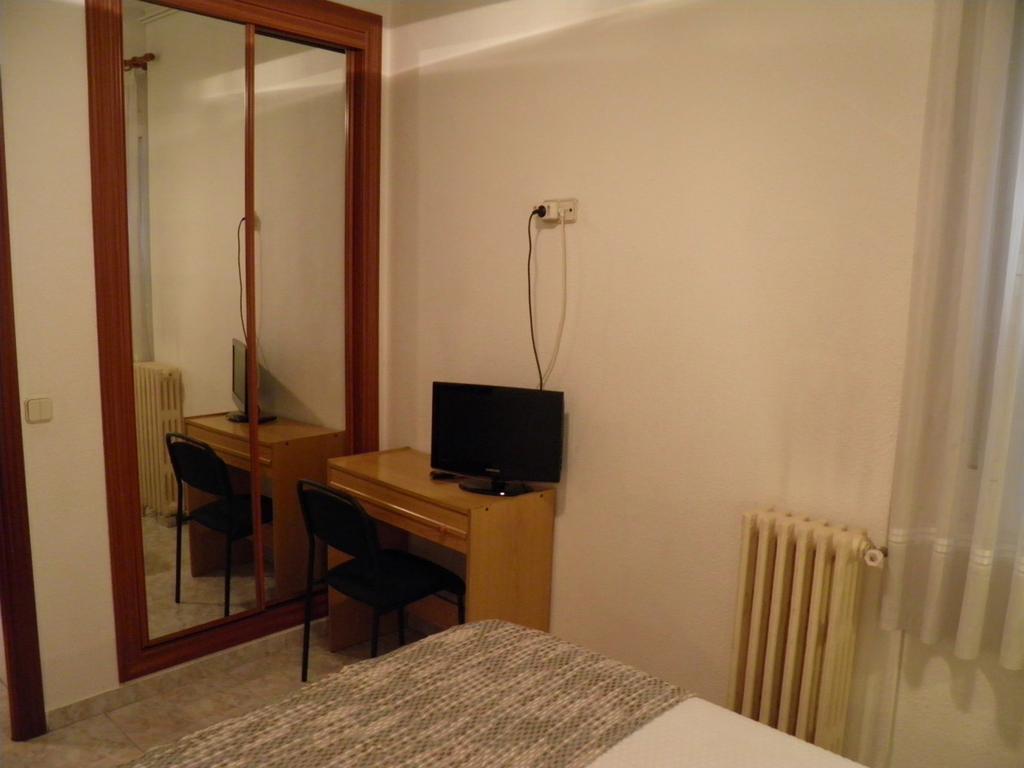 Hostal Angelines Madrid Habitación foto