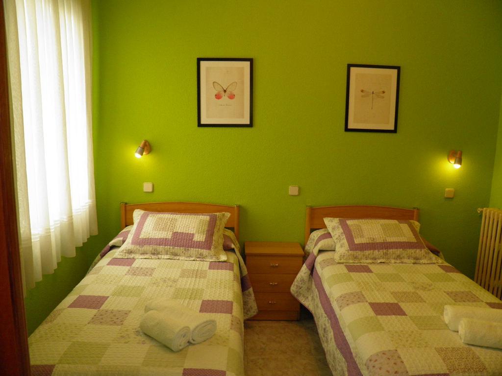 Hostal Angelines Madrid Habitación foto