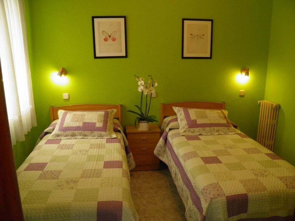 Hostal Angelines Madrid Habitación foto