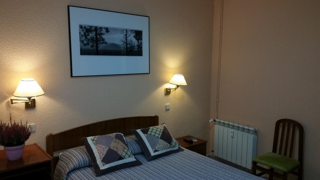 Hostal Angelines Madrid Exterior foto