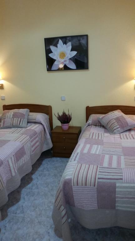 Hostal Angelines Madrid Exterior foto
