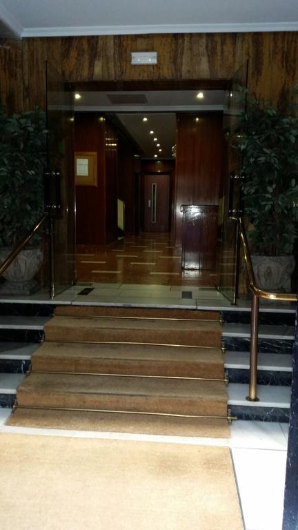 Hostal Angelines Madrid Exterior foto