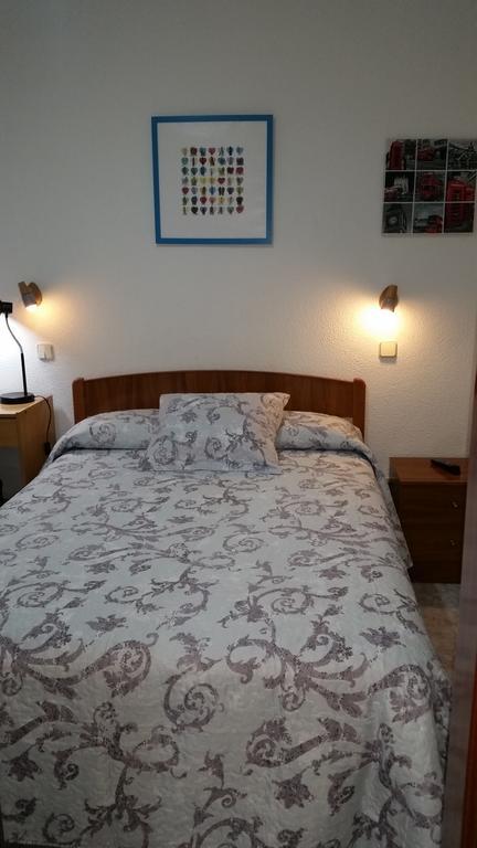 Hostal Angelines Madrid Exterior foto