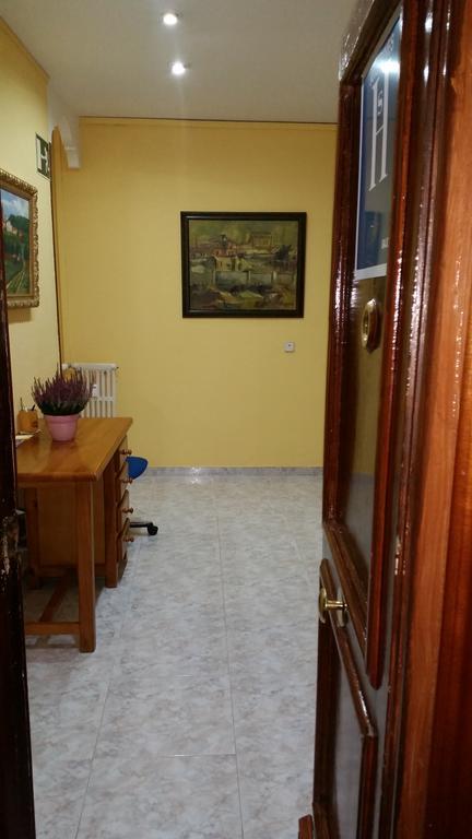 Hostal Angelines Madrid Exterior foto