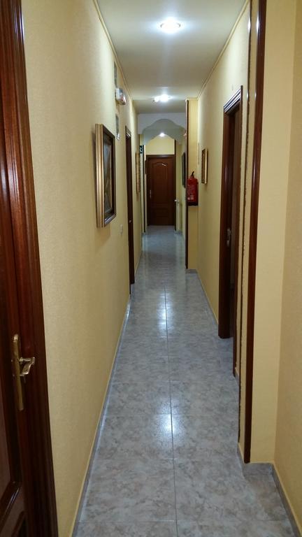 Hostal Angelines Madrid Exterior foto