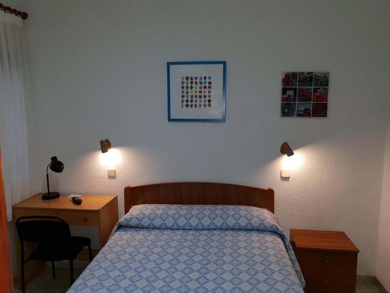 Hostal Angelines Madrid Exterior foto