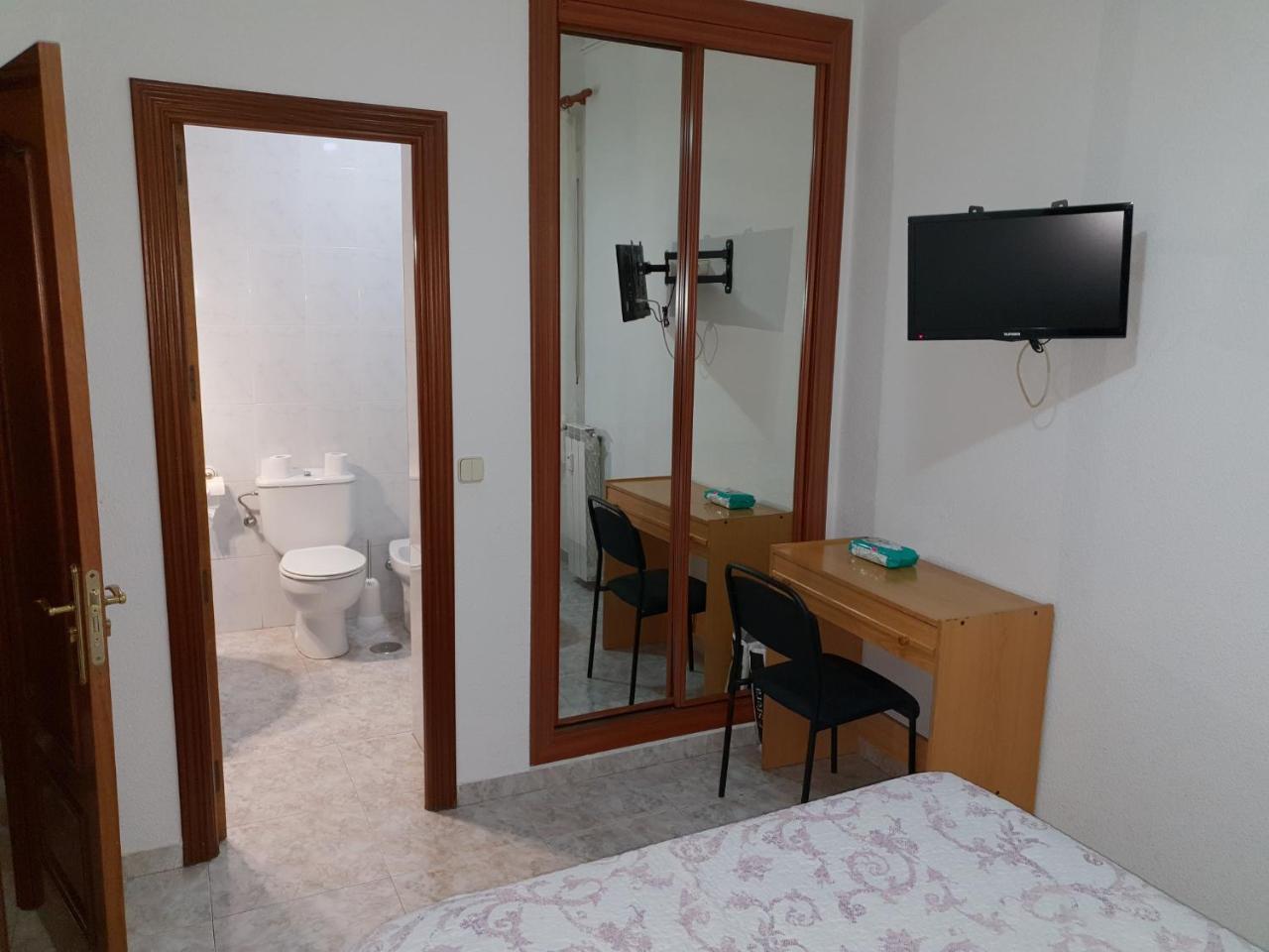 Hostal Angelines Madrid Exterior foto