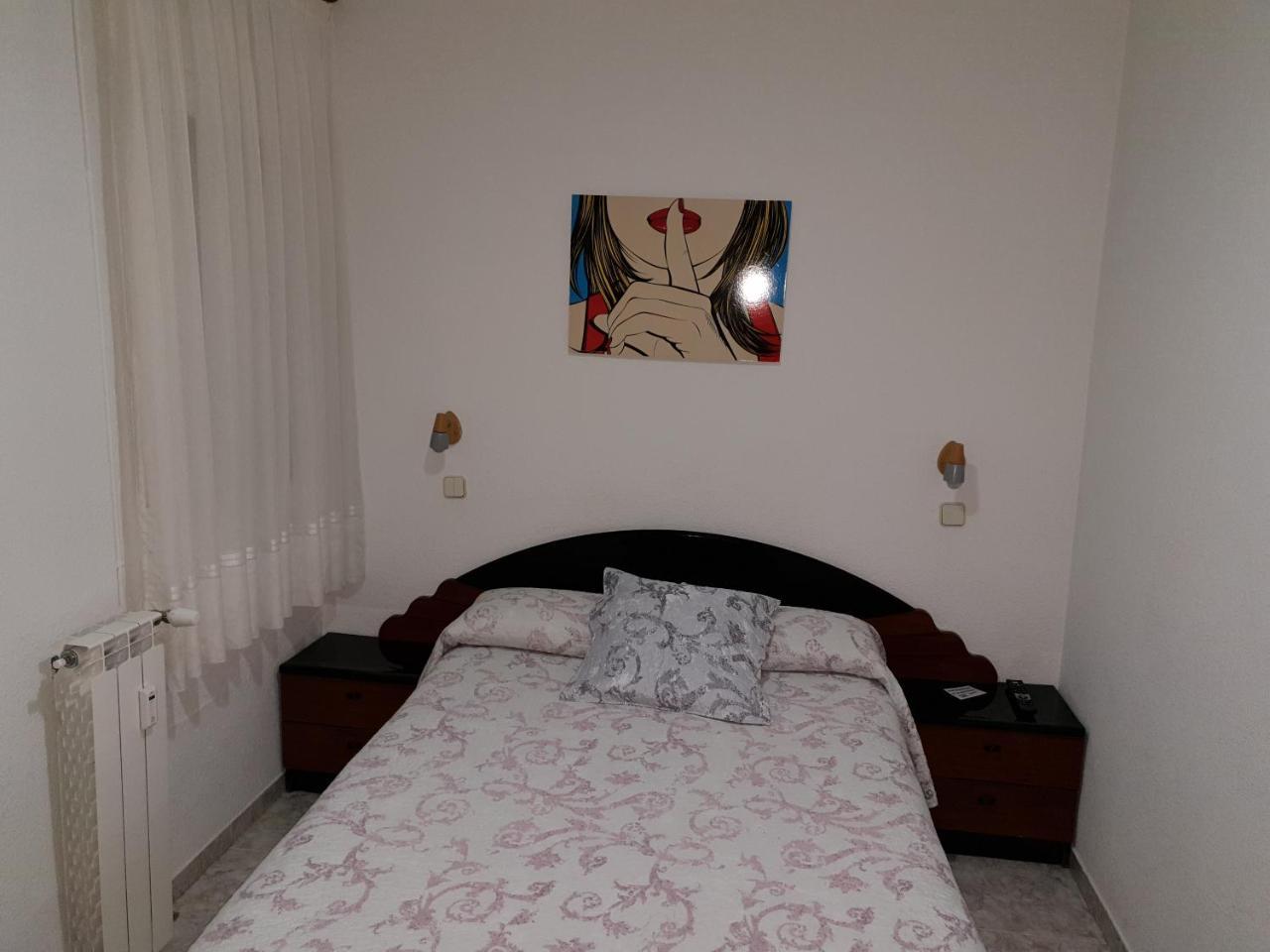 Hostal Angelines Madrid Exterior foto